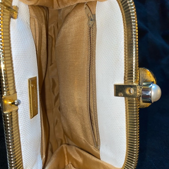 Judith Leiber Vintage white Leather Lion Clutch with 3” gold metal comb - Picture 4 of 13